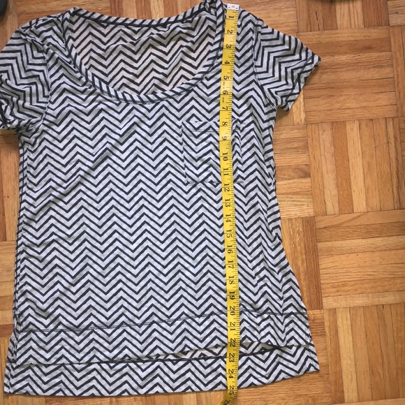 Lululemon T Shirt. Size small - Picture 7 of 7